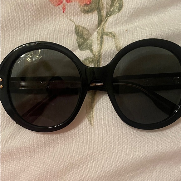 Gucci Black Oversized Sunglasses - Picture 1 of 9